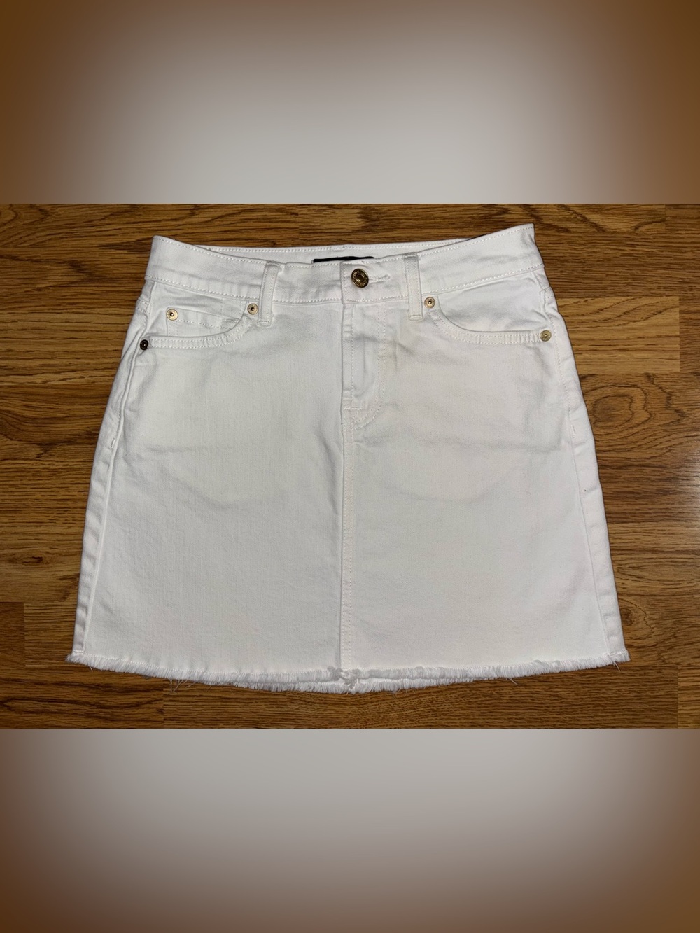 7 For All Mankind White Denim Skirt Women’s Waist Size 25 Cutoff Raw Hem Pockets